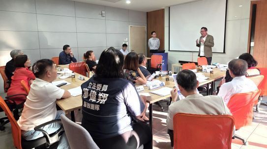智順科技董事長江志成經驗分享AI 與中醫結合,如何讓台灣在全球智慧醫療市場展現獨... 智順科技董事長江志成經驗分享AI 與中醫結合,如何讓台灣在全球智慧醫療市場展現獨...