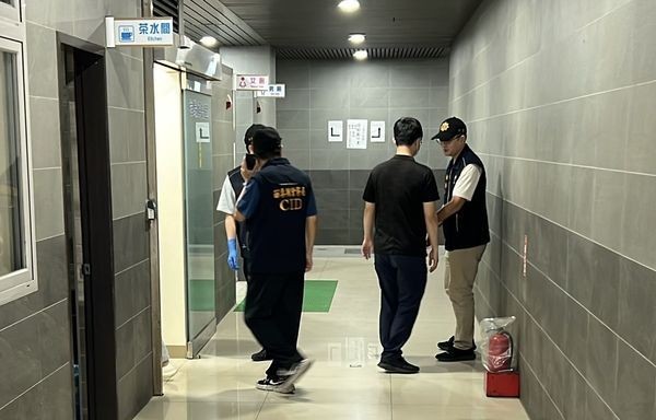 雙刀家暴男挾女友遭警擊斃　檢方認定「正當防衛」不起訴 251