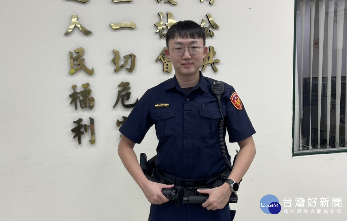 湳雅派出所警員賴崧豪主動幫助患者按壓CPR。<br /><br /> 
