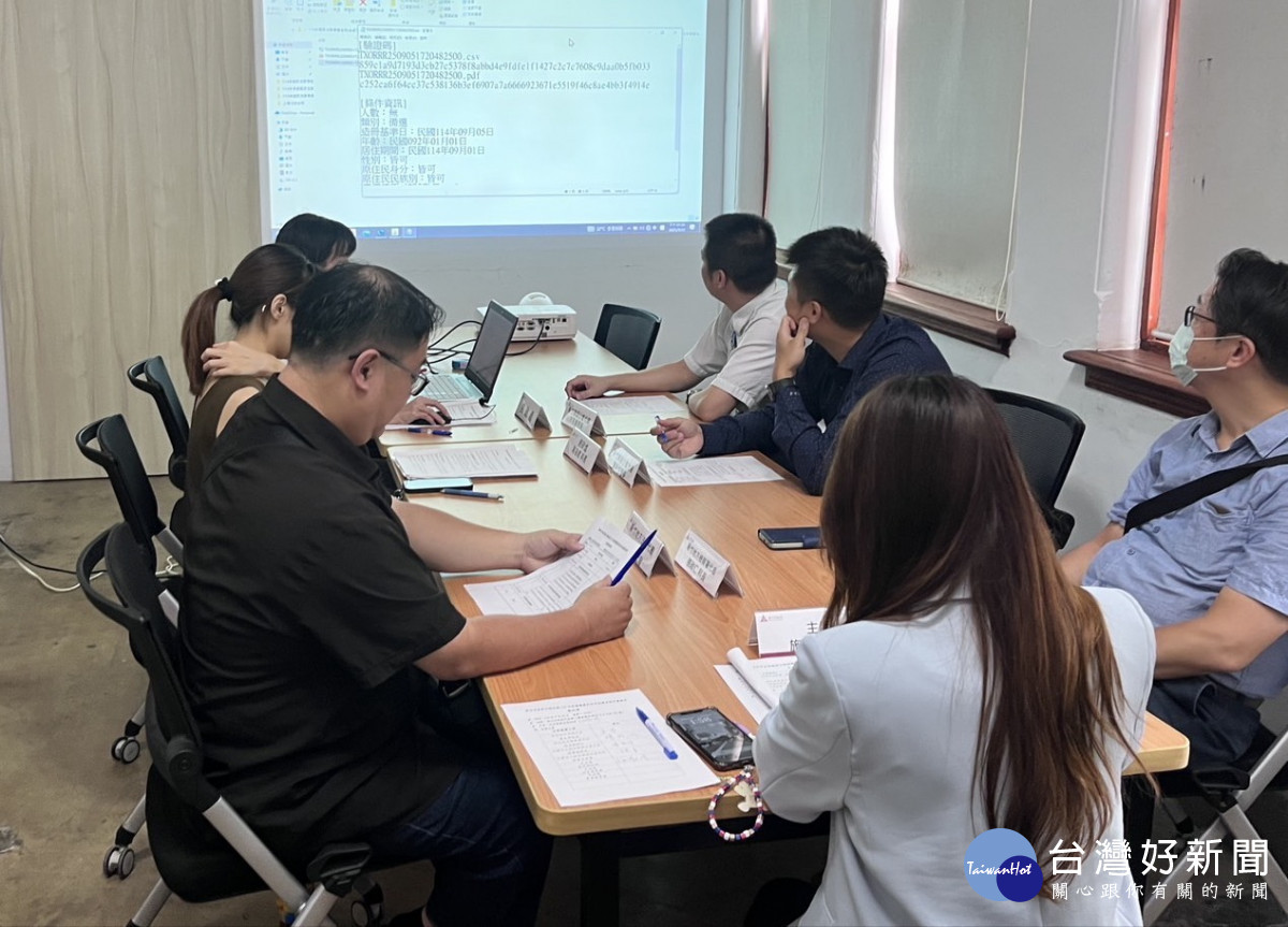 市府民政處會議室辦理115年度備選國民法官初選名冊公開抽選作業。