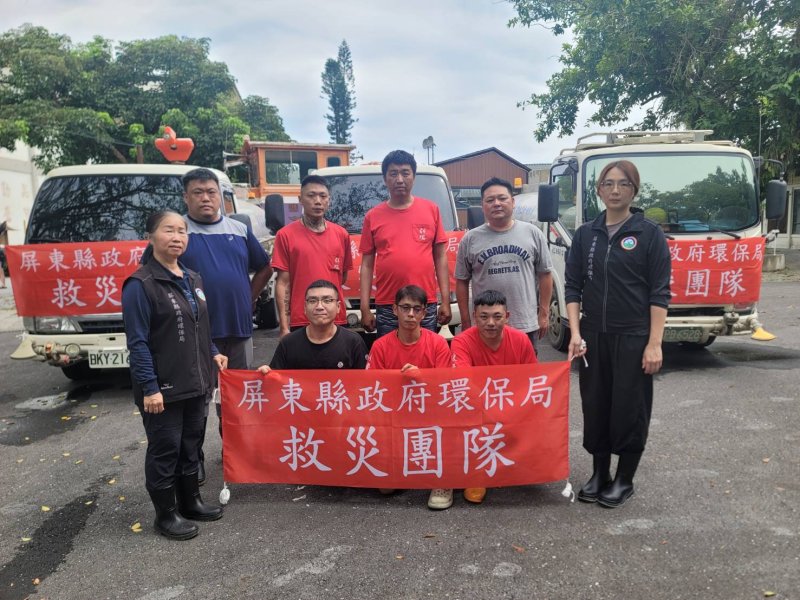屏東縣救災團隊協助花蓮光復鄉環境復原