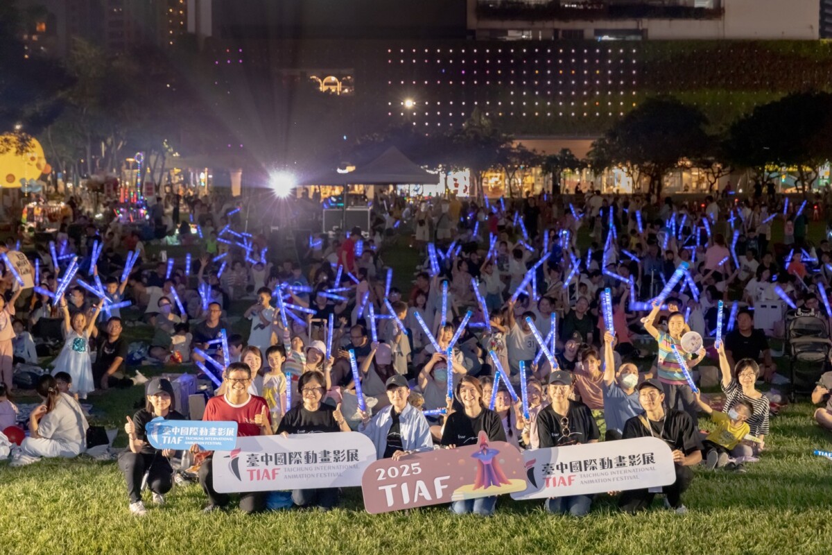 ▲最Chill的星空電影院!台中國際動畫影展戶外放映嗨翻市民廣場。(圖/中市府提供)