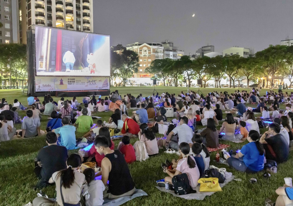 ▲台中動畫影展星空電影院放映《歡樂好聲音》。(圖/中市府提供)