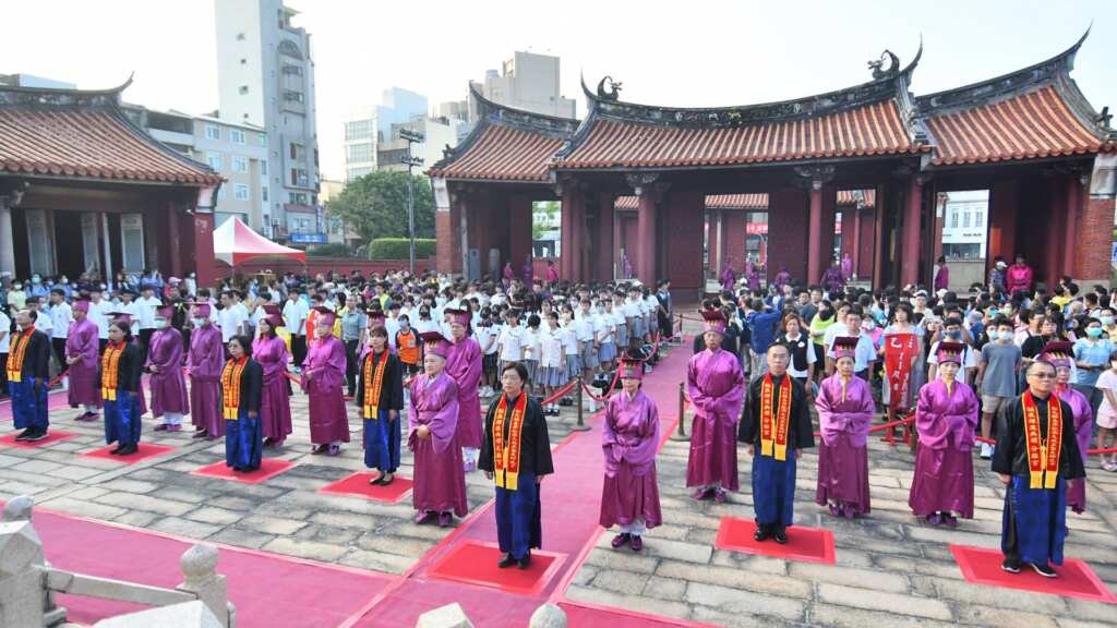 ▲為紀念至聖先師孔子2575週年誕辰,今(28)日教師節於彰化孔子廟隆重舉行釋奠典禮。(記者林明佑翻攝)