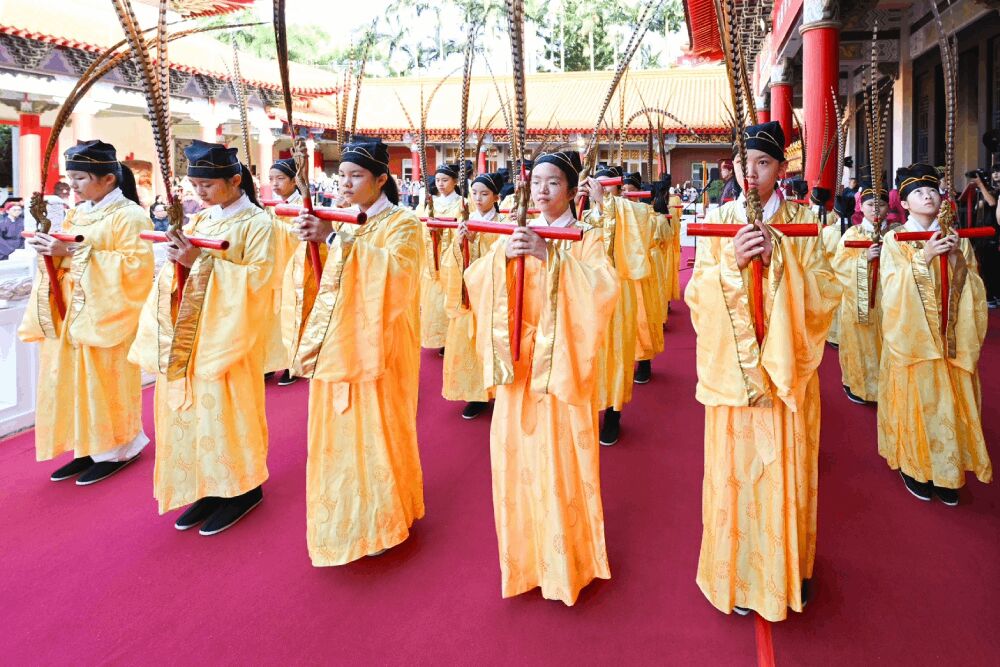 教師節藍綠白齊發聲 首長政要感謝師恩並推教育措施 250 照片來源:桃園市政府