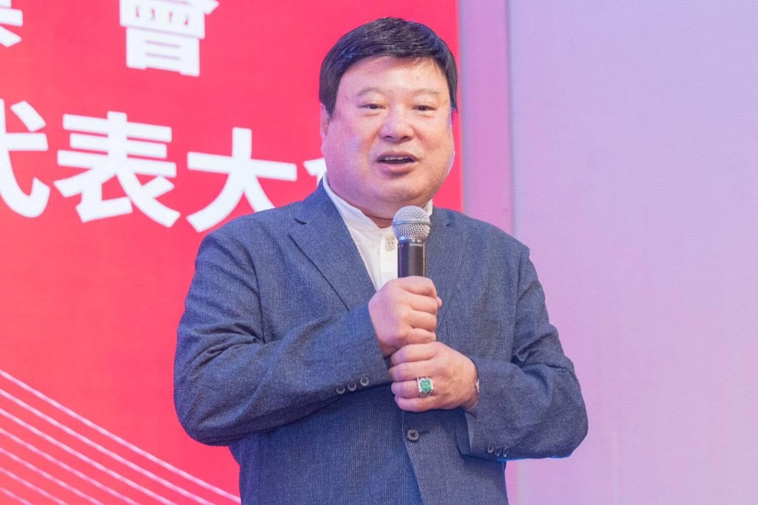 台灣省商業總會理事長施勝郎宣布,自掏腰包包棟「相逢親子民宿」一個月,免費提供七間房間給全國善心人士入住,支持花蓮災後重建。(圖/記者林照東翻攝)