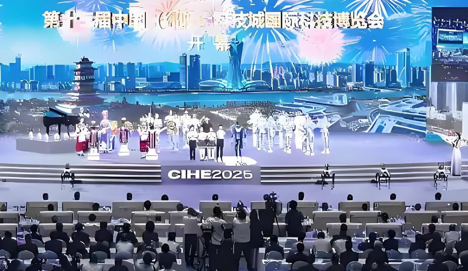 ▲開幕式中機器人「搖滾樂隊」和21台綿陽研發製造的機器人備受矚目。