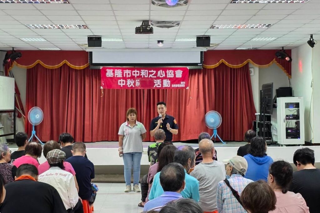 中秋佳節齊團圓 基警深入社區宣導反詐騙 2 MEITU 20250928 104013280