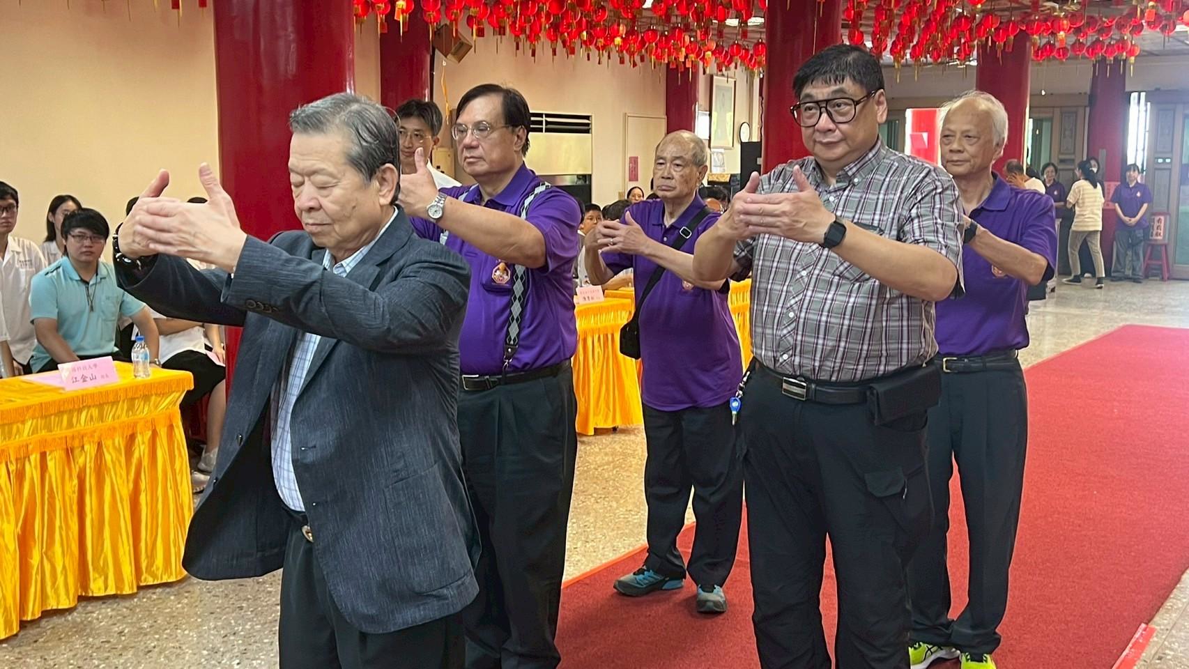 八卦山大佛寺祭孔大典熱鬧登場 師生吟詩共頌至聖先師 - https://www.watchmedia01.com