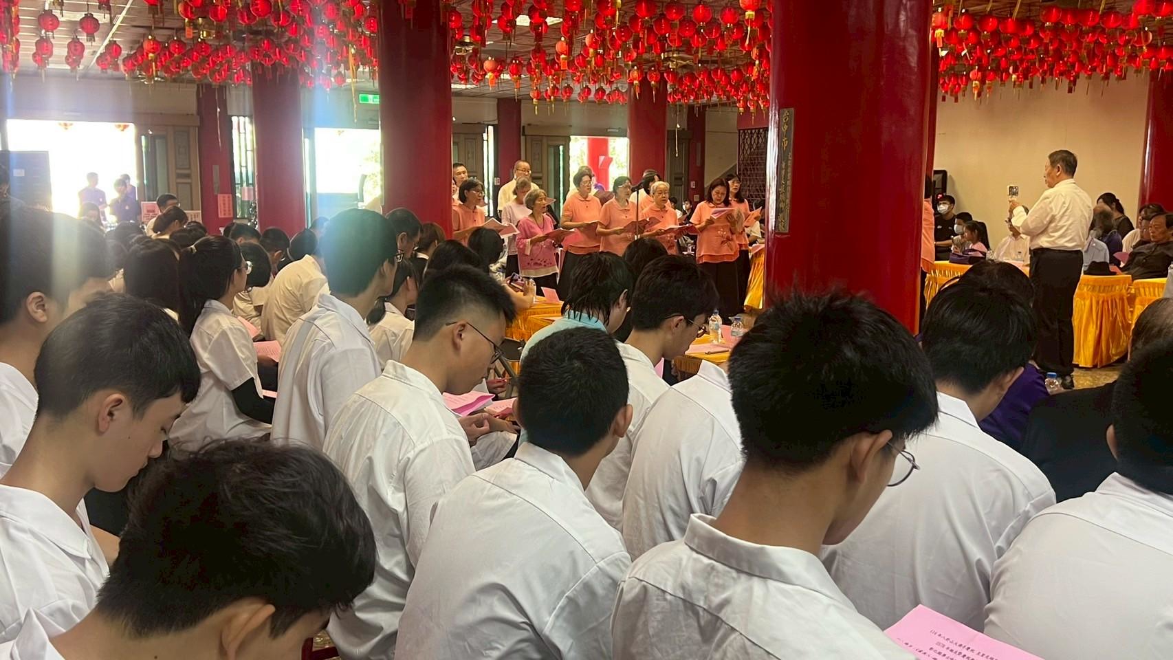 八卦山大佛寺祭孔大典熱鬧登場 師生吟詩共頌至聖先師 - https://www.watchmedia01.com