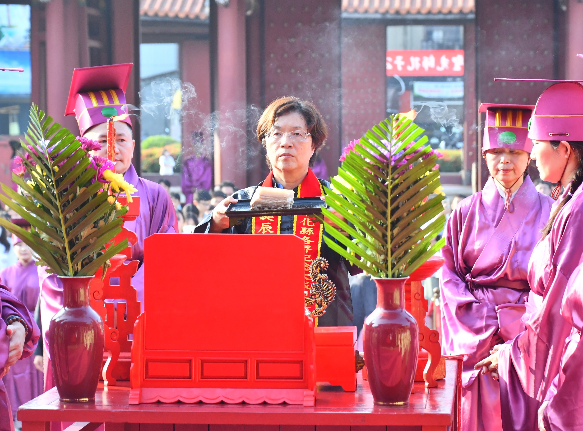 彰化孔子廟教師節釋奠典禮登場　縣長王惠美率師鐸獎得主獻禮