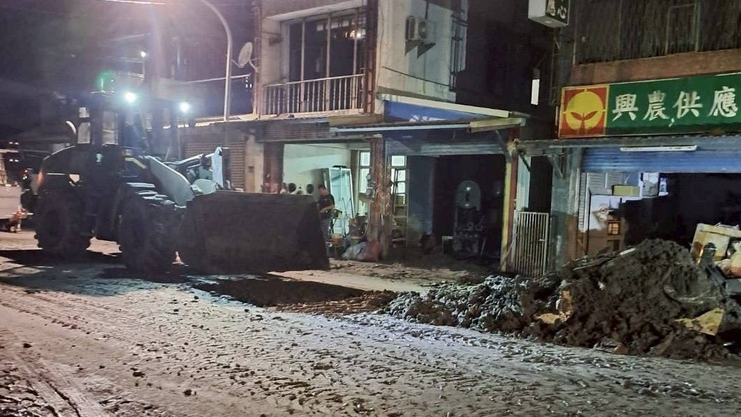 愛民如親 六軍團官兵用汗水與關懷 溫暖花蓮受災民眾的心