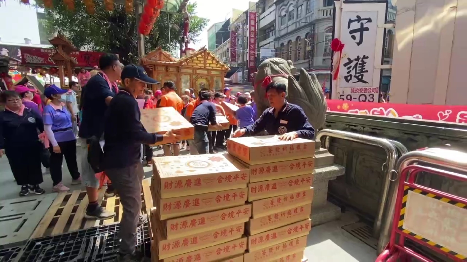 （有影片）／護聖宮、奠安宮攜手送暖　北斗愛心物資配送250戶弱勢受惠