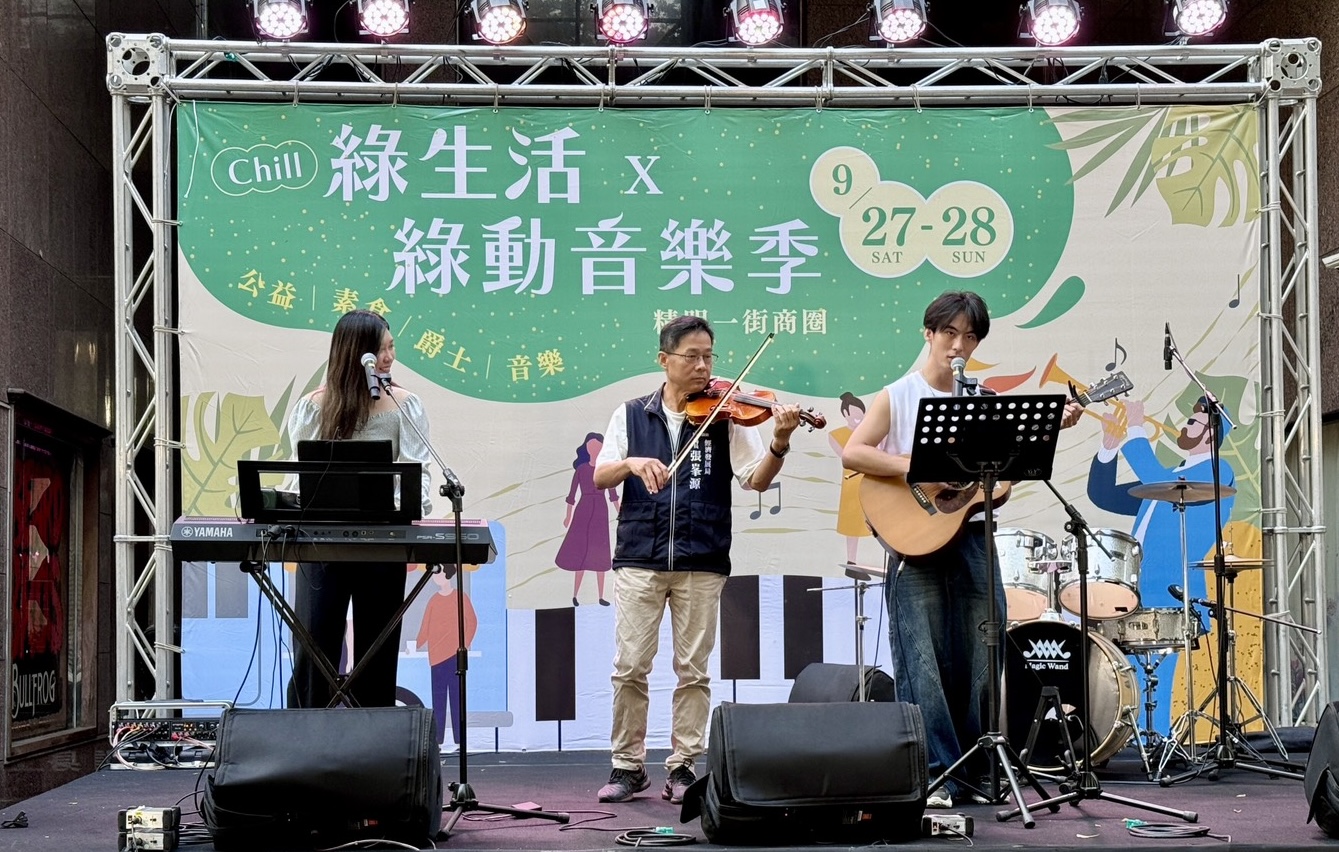 圖 張局長小提琴演奏 記者王偉翻攝