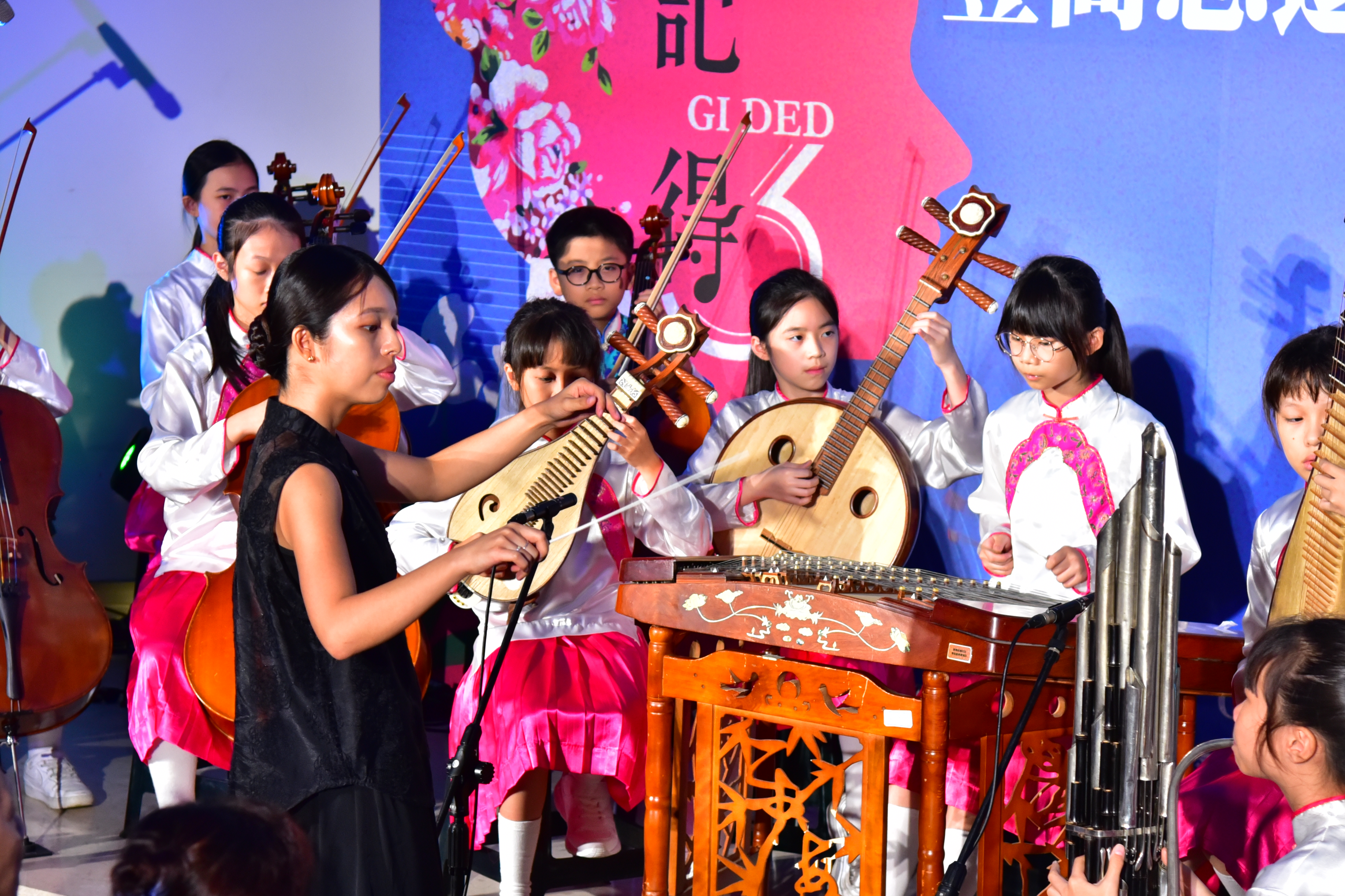 圖 東勢國小國樂團演奏多首客家傳統曲目 記者王偉翻攝