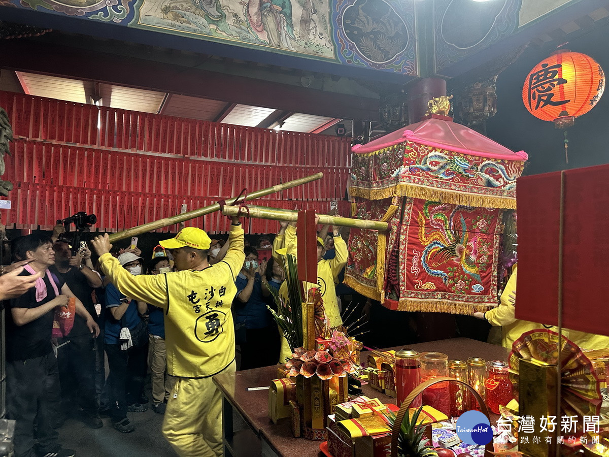 白沙屯媽祖傍晚停駕在慶興宮。（記者扶小萍攝）