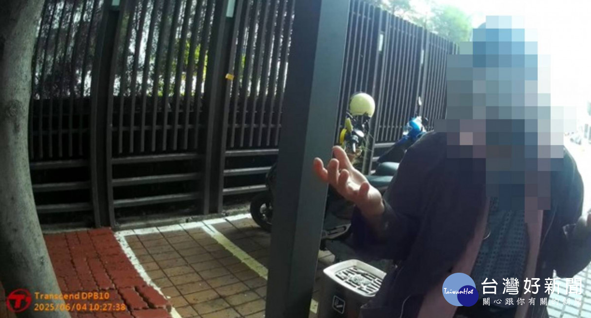 警方逮獲前來面交投資款的70歲女車手。