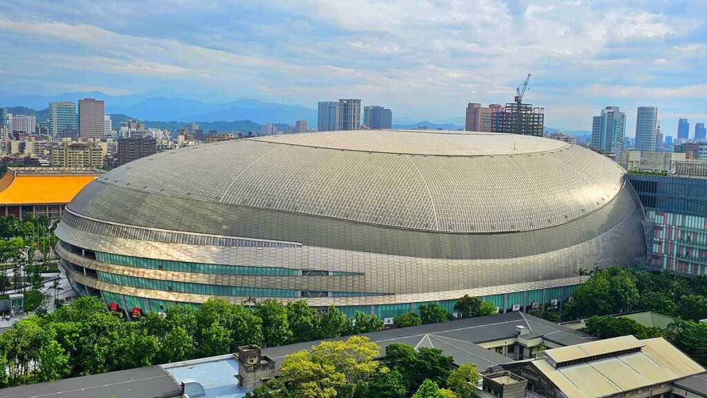 ▲2025下半年是旅遊旺季,有多場演唱會、球賽都在臺北大巨蛋登場。