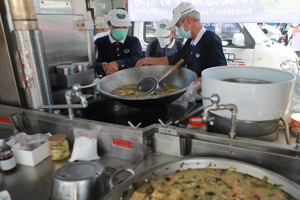 「鏟子超人」誇讚好吃的素食便當　大廚來自慈濟瑞穗共修處 225