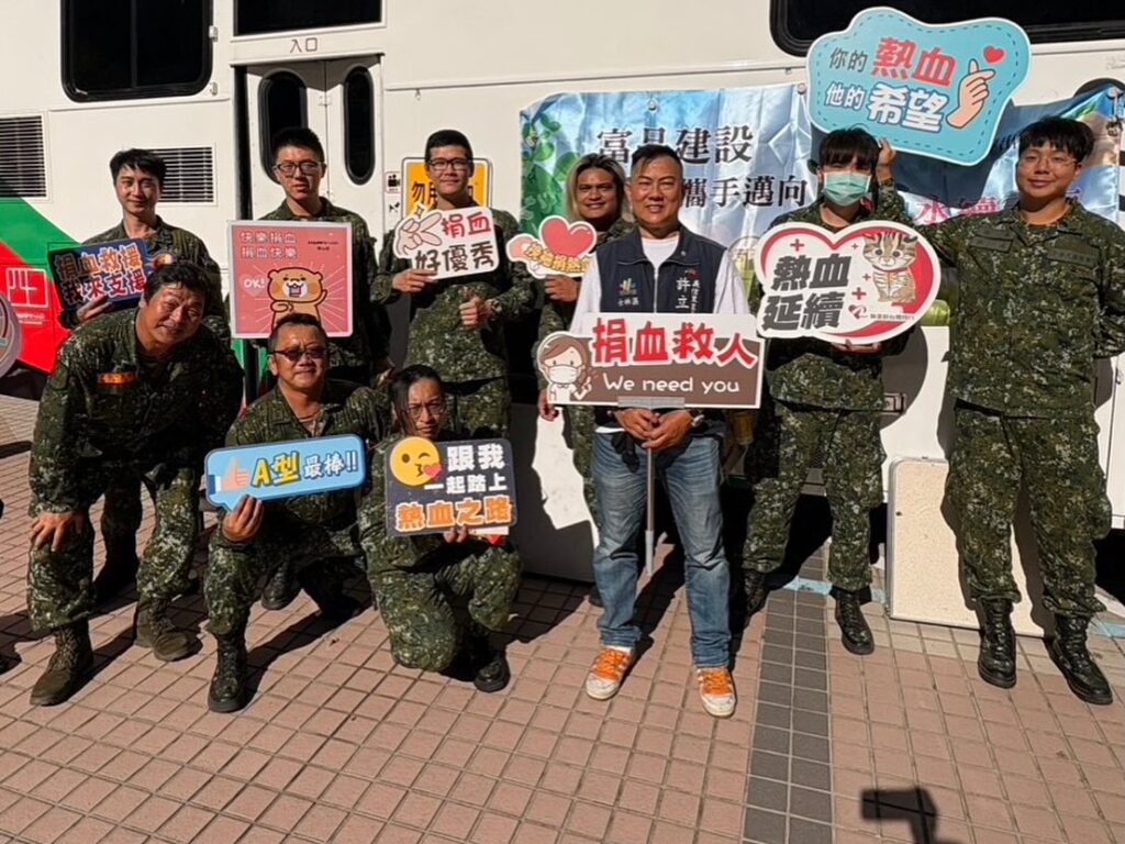 教召中的後備軍人也加入捐血行列。(許立丕提供)