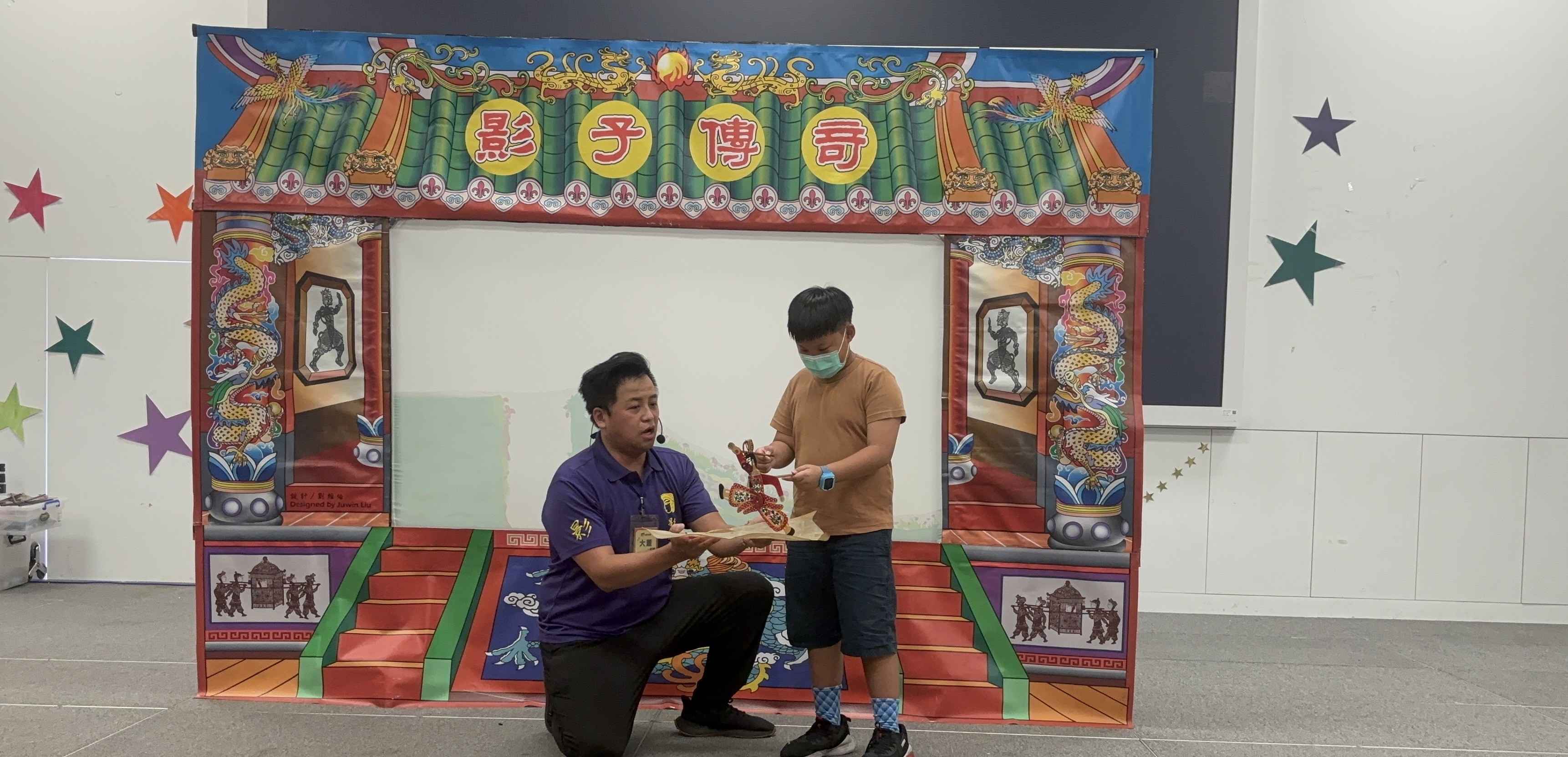 (有影片)/大野狼也來過中秋!家扶員林展愛志工隊帶孩子DIY皮影戲 - https://www.watchmedia01.com