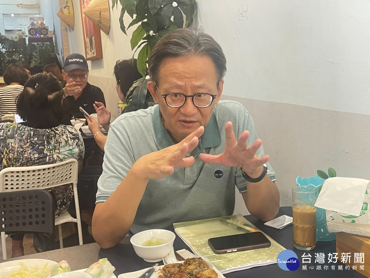 遠航員工自救會長鄧銀貴