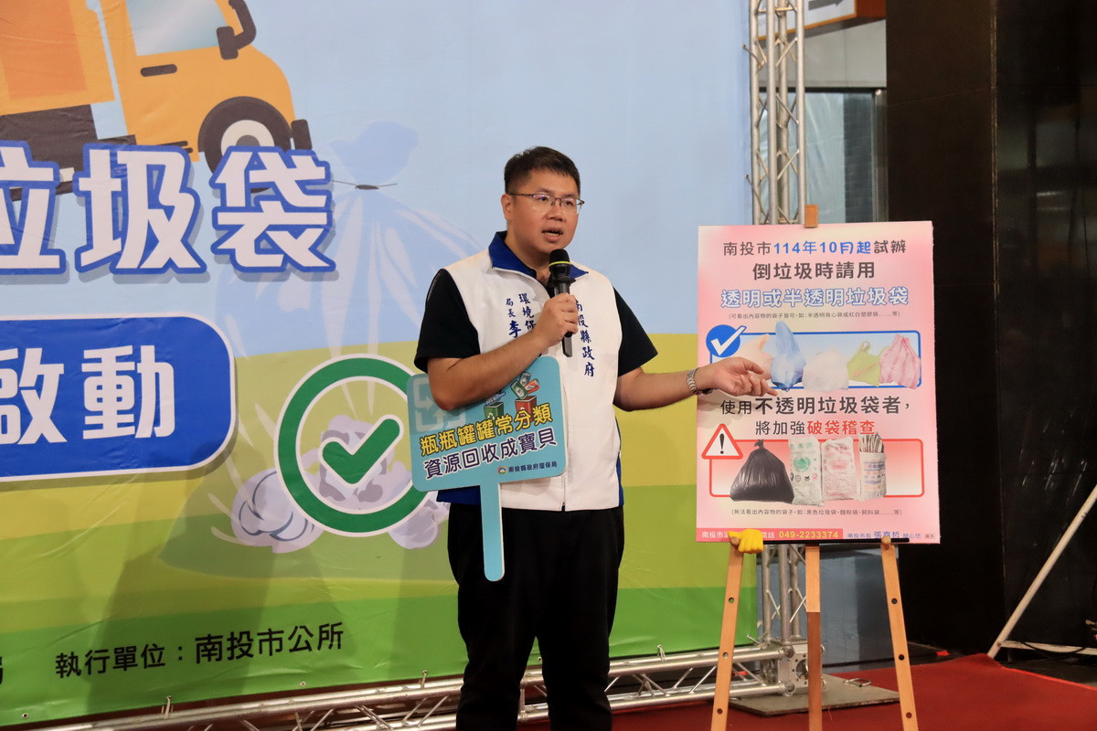 環保局長說明實施加強檢查的重要。(記者扶小萍攝)