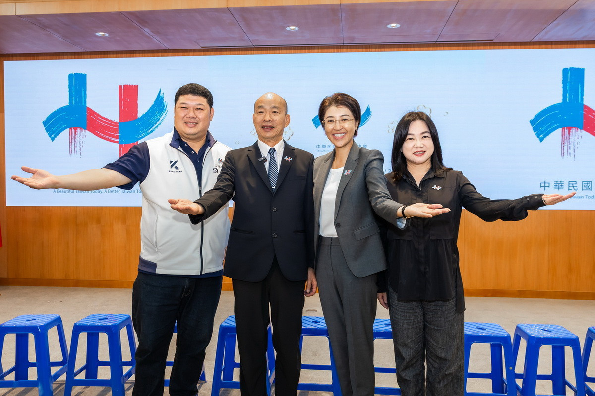 游立委(左起)韓院長許縣長與馬立委歡迎全國大眾來南投。(縣府提供)