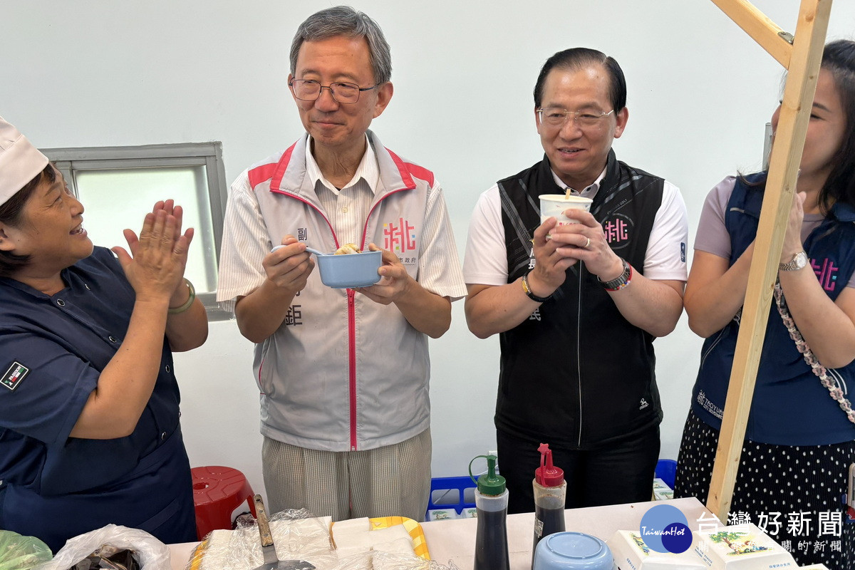 桃園市副市長王明鉅、社會局長陳寶民出席桃園市優食基地開幕活動。<br /><br />