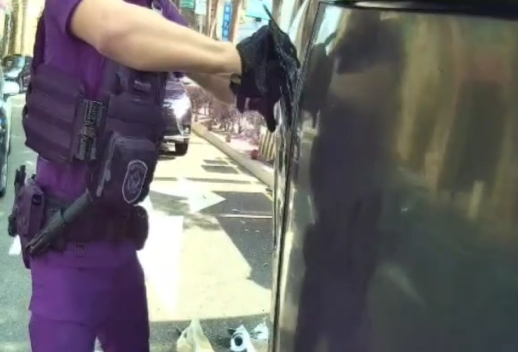 通緝男狂逃自撞翻車急呼「趕快救我老婆」- 警方破窗救人
