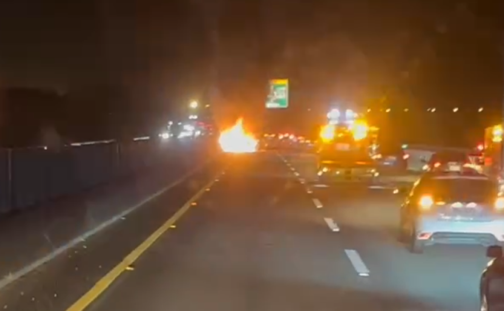 國道4號火燒車! 駕駛急逃生