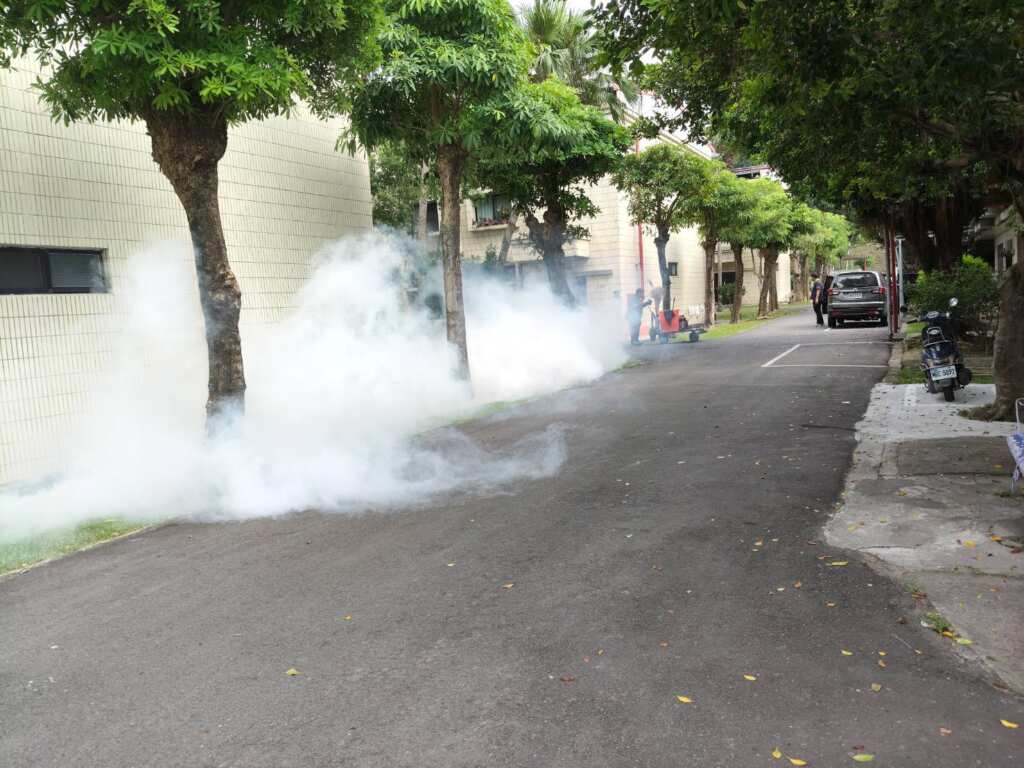 ▲中彰榮家超前部署,環境清潔消毒防範病媒蚊。(中彰榮家提供)