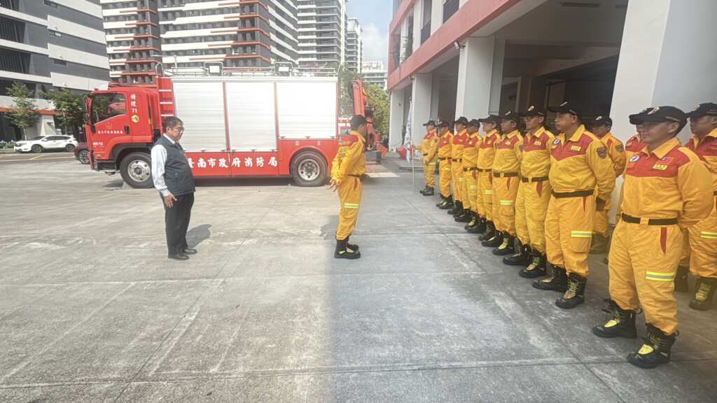 ▲市長黃偉哲肯定特種搜救隊不畏艱難深入災區的努力與付出。