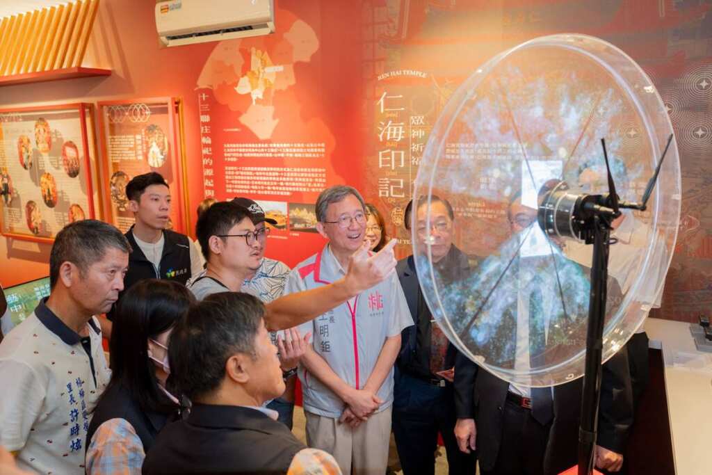 ▲透過跨域合作與數位科技加持,讓市民在熟悉的信仰場域欣賞世界級藝術瑰寶,也期盼未來持續在桃園發揚中華文化。