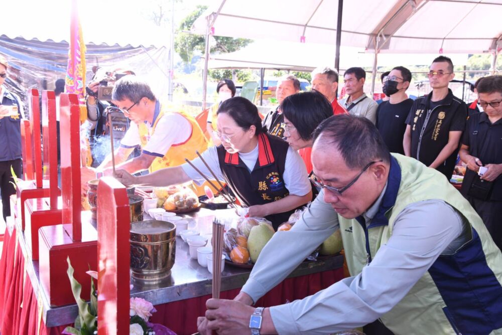 花蓮光復罹難者頭七功德法會 徐榛蔚陪伴家屬助念盼逝者安息 220 花蓮光復罹難者頭七功德法會 徐榛蔚陪伴家屬助念盼逝者安息 219