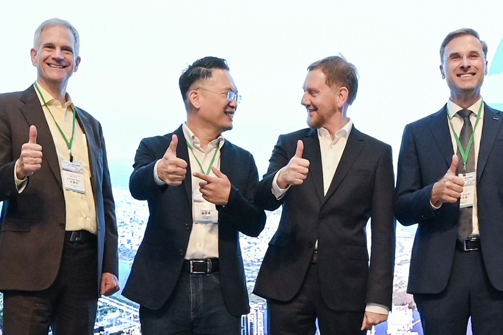 全手繪簡報拼城市外交 蘇俊賓與德國薩克森邦長交流智慧城市解方 210 全手繪簡報拼城市外交 蘇俊賓與德國薩克森邦長交流智慧城市解方 209