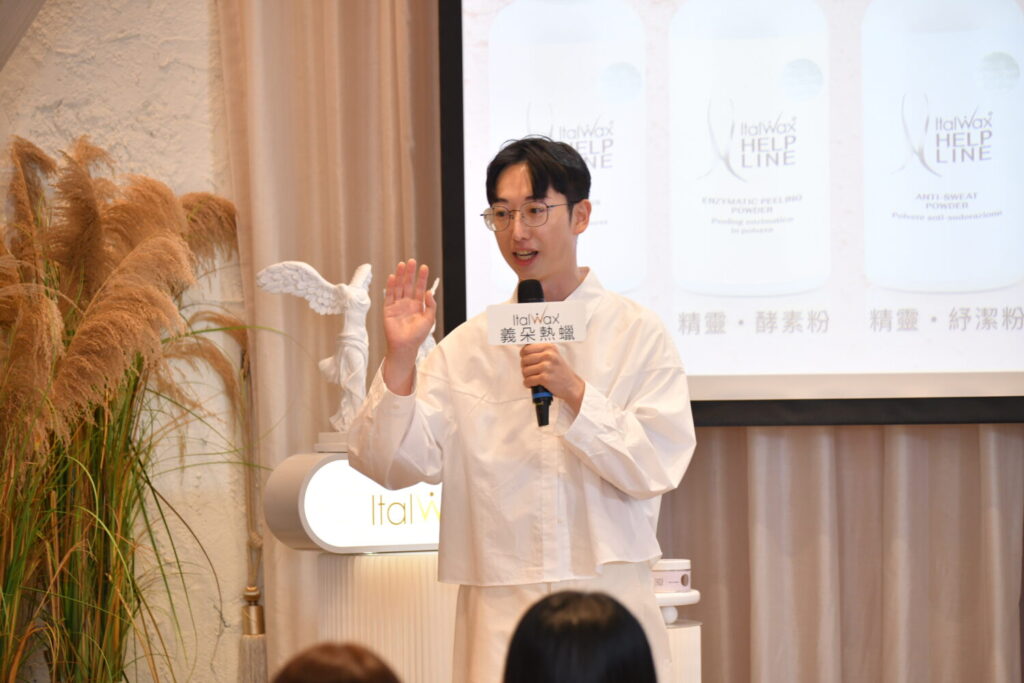專家Allen分享美容客群商業趨勢。(圖/義朵熱蠟提供)