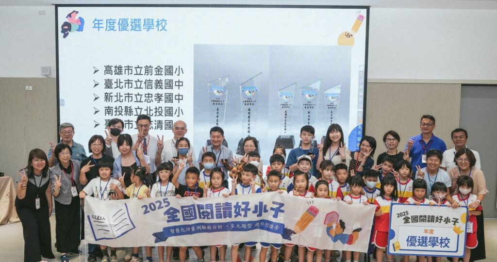 智慧學校代表大合影。(圖/全球醍摩豆智慧教育研究院 提供)