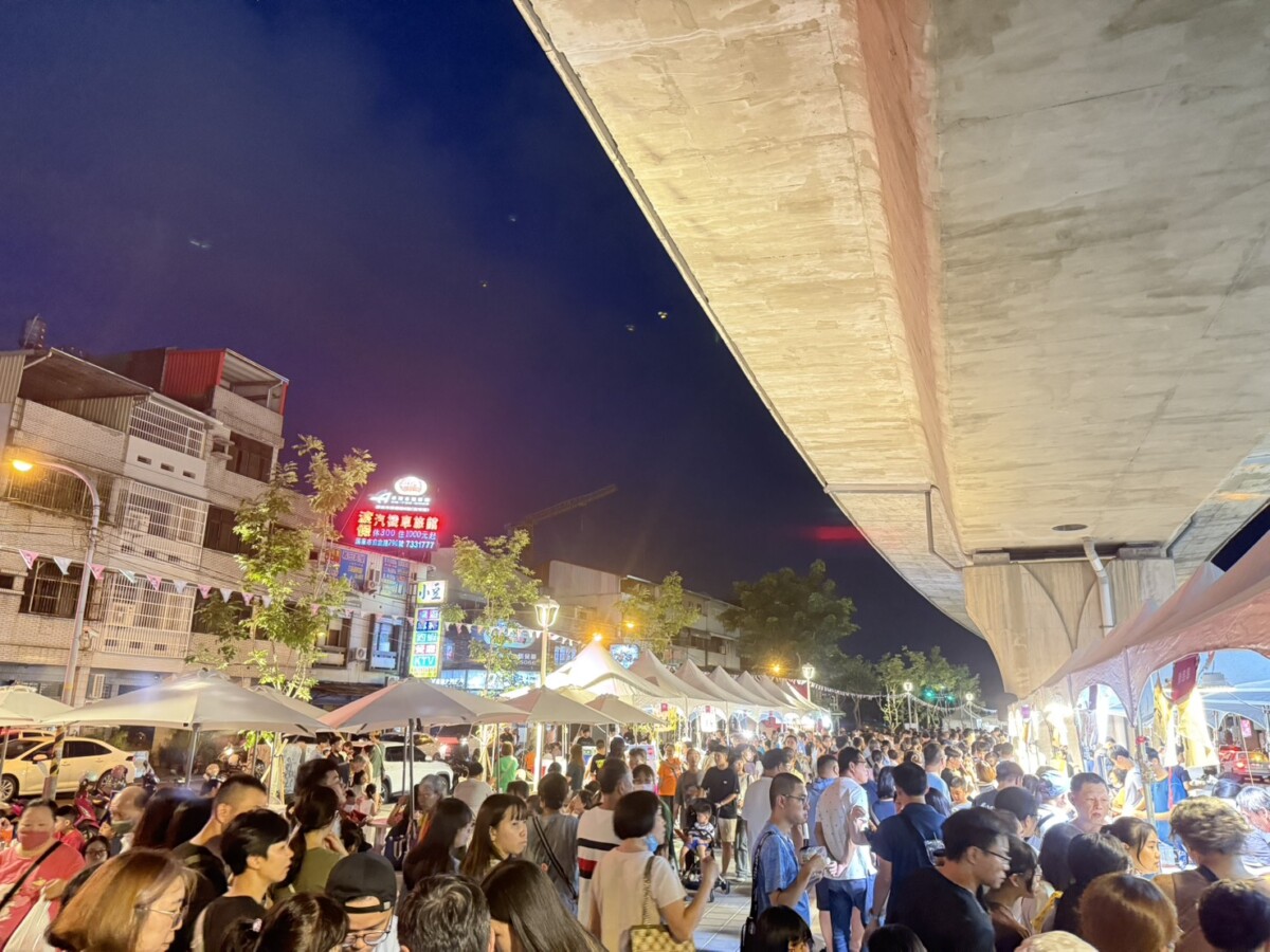 ▲屏東縣政府舉辦「屏·花漾市集」將於10月3日至5日再度登場,歡迎大家中秋連假來萬倉街逛市集。