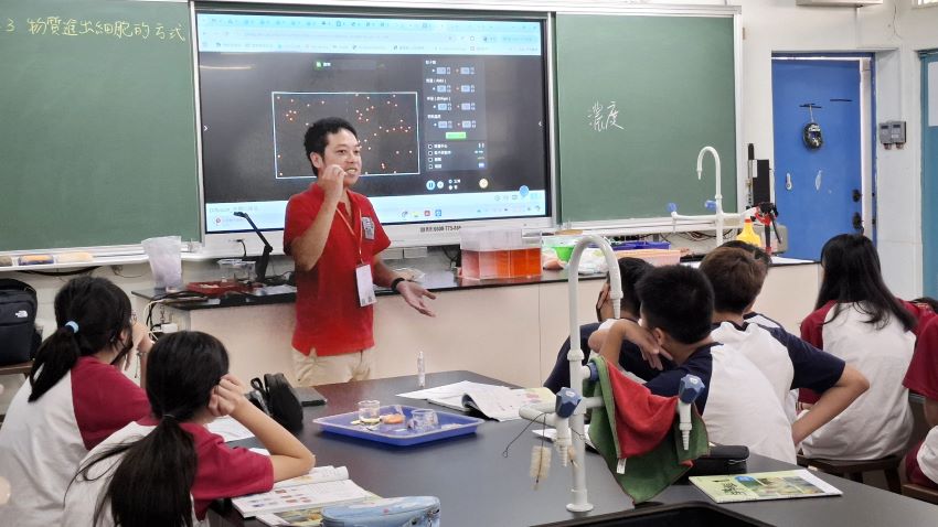 開啟跨領域創新視野 全國自然科學研討會師新北 4 《圖說》生物課程以教材內容為本,運用實作活動幫助學生理解物質進出細胞方式。〈教育局提供〉