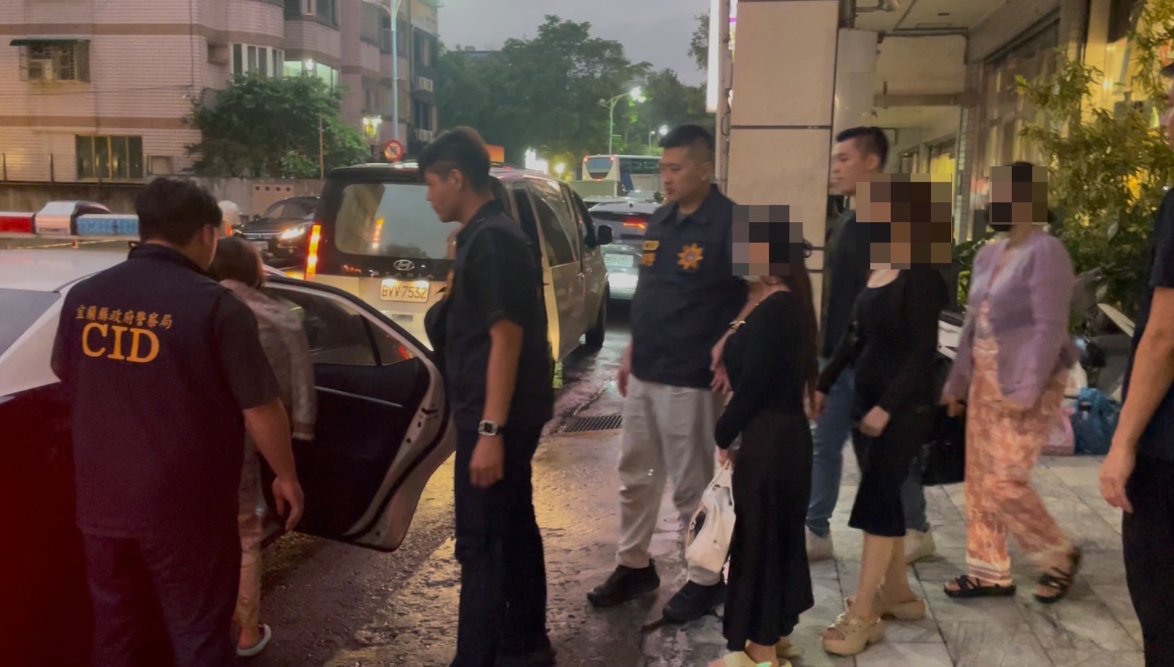 （有影片）誘騙外籍女子來台強迫從事性交易 警方攻堅破獲人口販運集團