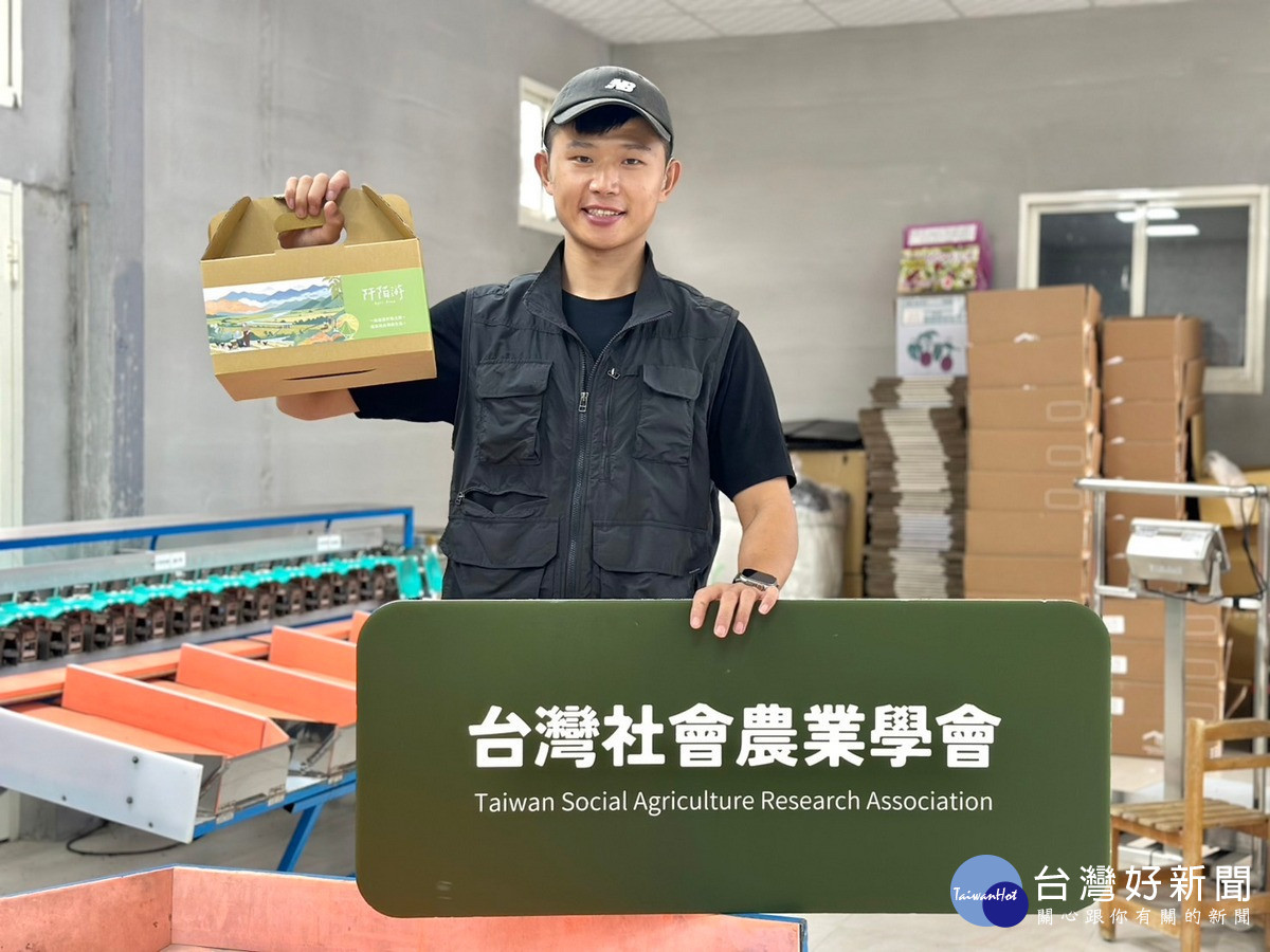 暨大陳俞安同學創立「阡陌游 Agri Dive」，積極推動以障礙者為中心的友善觀光體驗，並在埔里營運百香果種植與加工包裝場。（暨大提供）