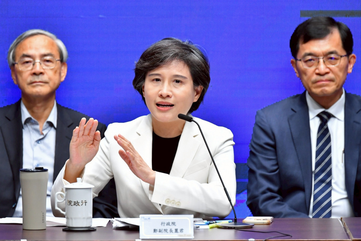 行政院副院長鄭麗君（中）。（圖／資料照片，圖源：行政院新聞傳播處）