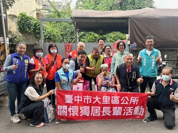 慰問獨居老人。林重鎣