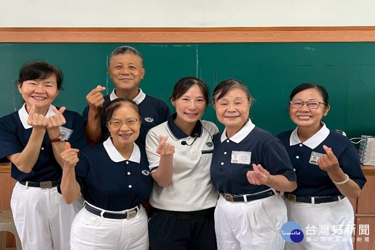 黃淑如老師獲得特殊貢獻人員獎。