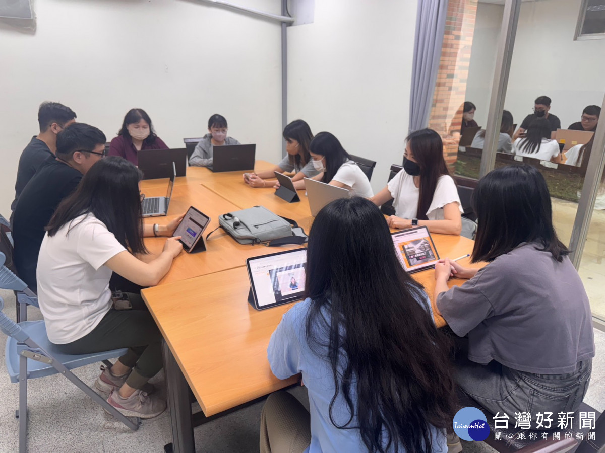 受影響企業勞工於減班休息期間參加數位學習課程，增進專業職能。