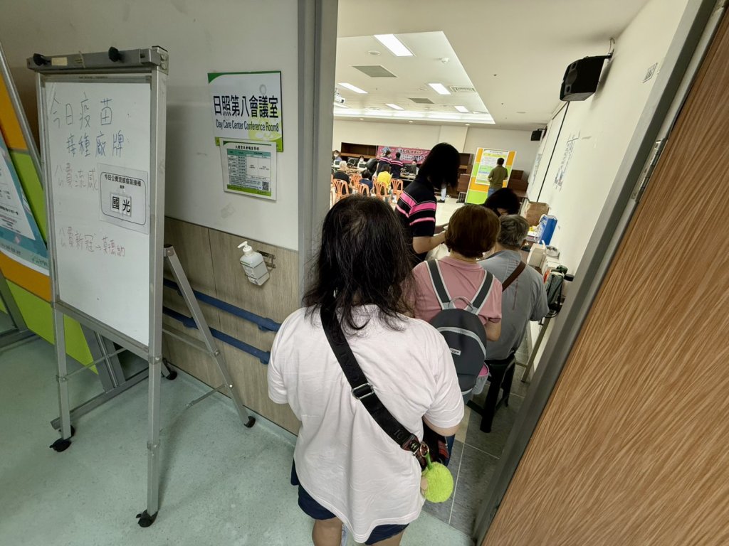 「左流右新」雙疫苗開打-臺中醫院設27場「流感專區」服務鄉親