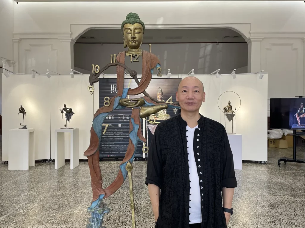 林韋龍與作品合影