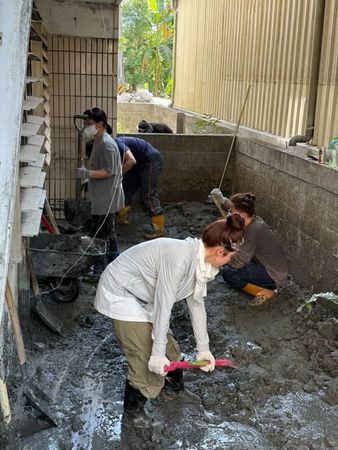 李多慧除捐款外，也現身花蓮救災。（圖／經紀人提供）