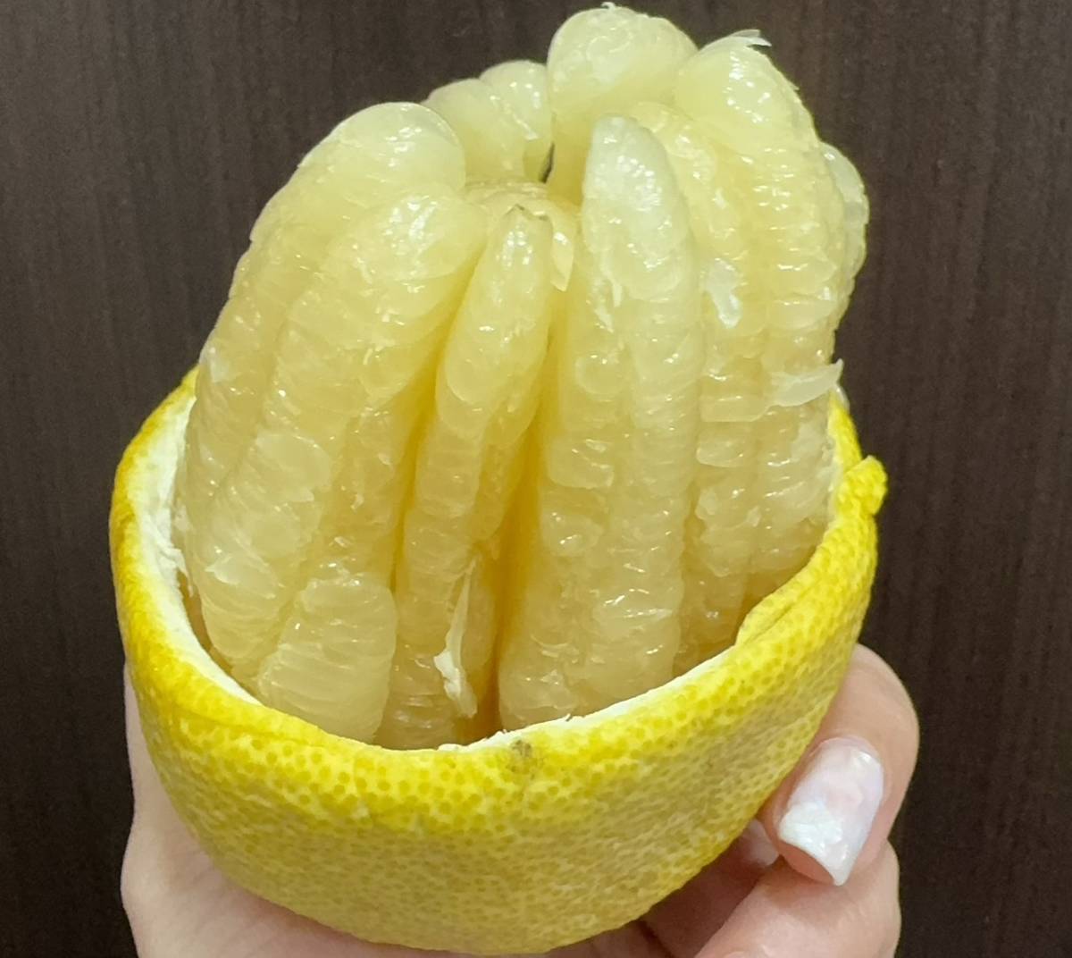 新北三重舉辦中秋剝柚賽 民眾挑戰最快剝柚高手